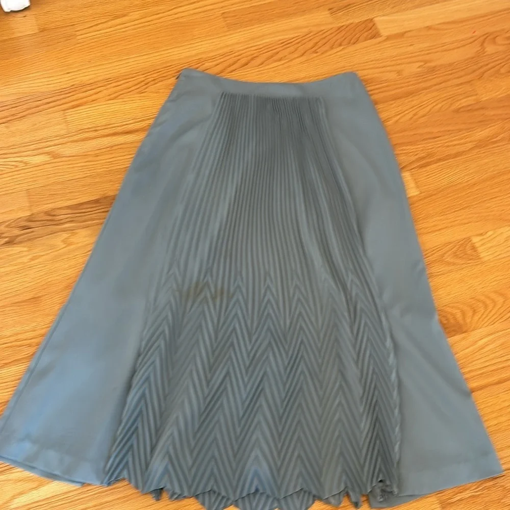 Elie Tahari pleated midi skirt